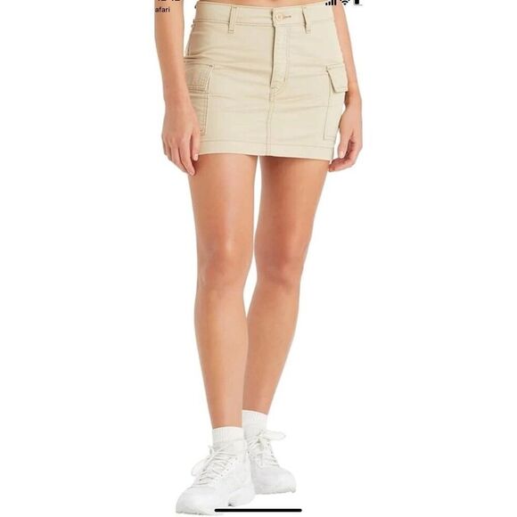 Levi’s Women's '94 Cargo Mini Skirt Size 26 Khaki Tan Beige Mid Rise $59.50 Nwt - Picture 1 of 11